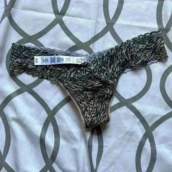 Hanky Panky Printed Signature Lace low Rise Thong Leopard Animal kingdom NWOT ) - Picture 2 of 2